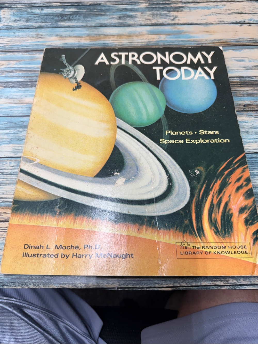 Vtg 1982 Astronomy today Random House library of knowledge space book